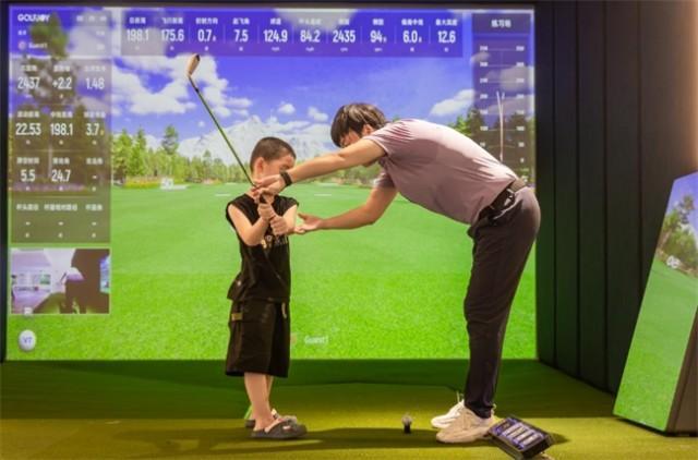 米乐M6平台：健身+高尔夫四千平体育空间打造运动娱乐新纪元(图7)