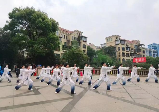 米乐M6平台：节后健身“潮流涌动”市民花式“甩肉”忙(图2)