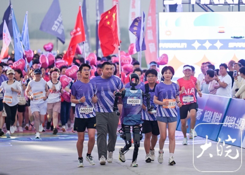 数百市民夜跑73公里合肥启动“体重管理年”(图2)
