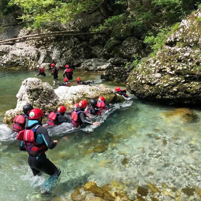 中国中产三件套被一双“臭鞋”抢了风头(图13)