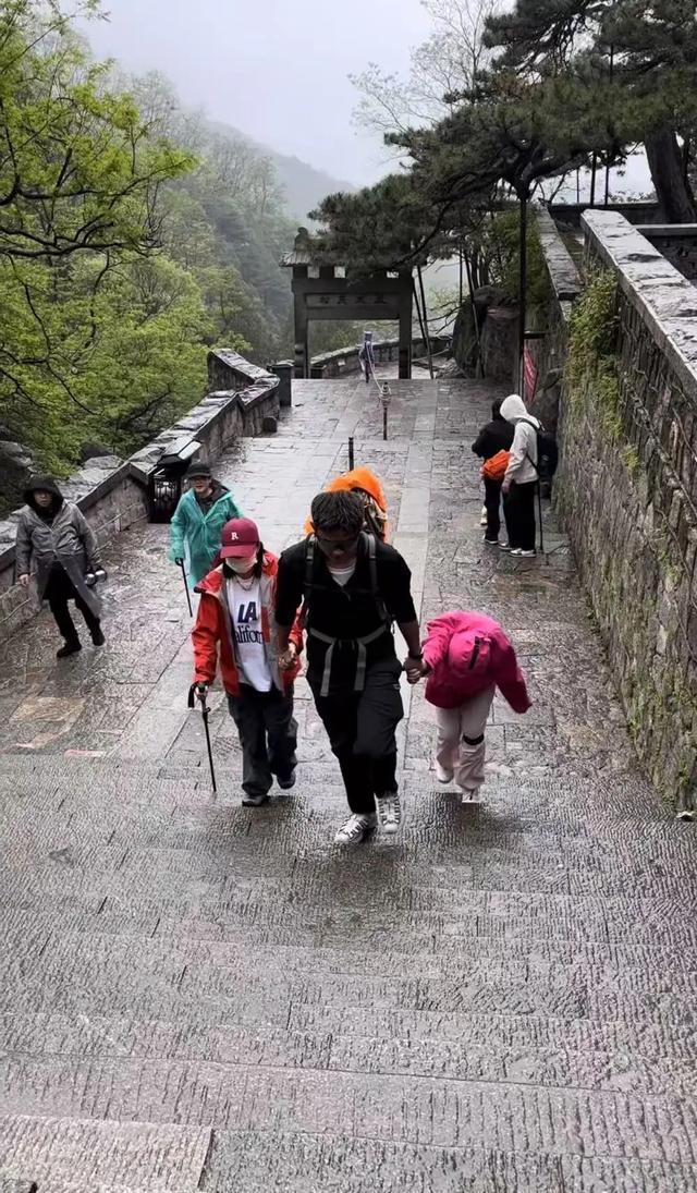 陪爬擦边了吗(图2)