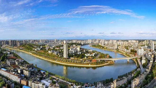 迈进2000亿俱乐部！四川四城挺起成渝“黄金腰”｜城市经济学(图1)