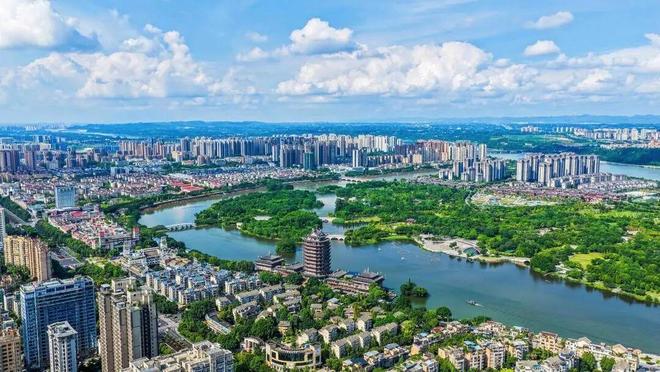 迈进2000亿俱乐部！四川四城挺起成渝“黄金腰”｜城市经济学(图3)