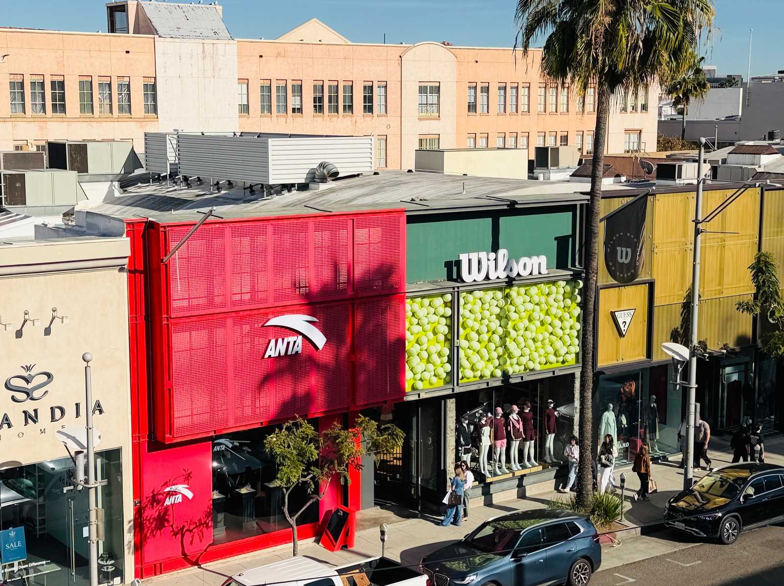 安踏集团2025年收入突破802亿元市场份额稳居全球前三(图3)