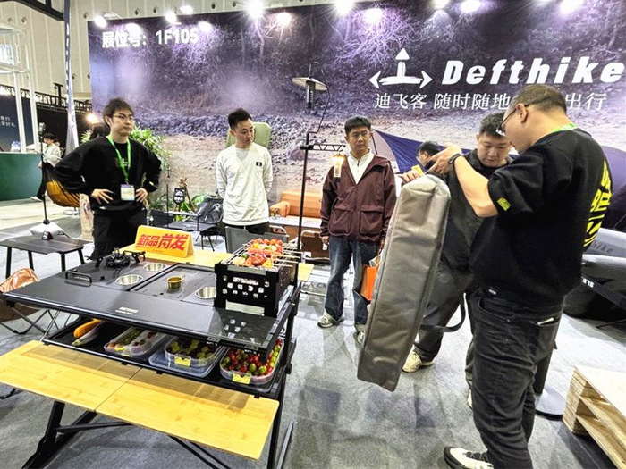 米乐M6平台：浙江春日露营经济火爆装备迭代、“露营+”创新双轮驱动消费升级(图2)