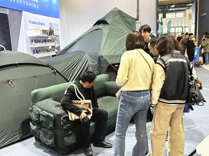 米乐M6平台：浙江春日露营经济火爆装备迭代、“露营+”创新双轮驱动消费升级(图1)