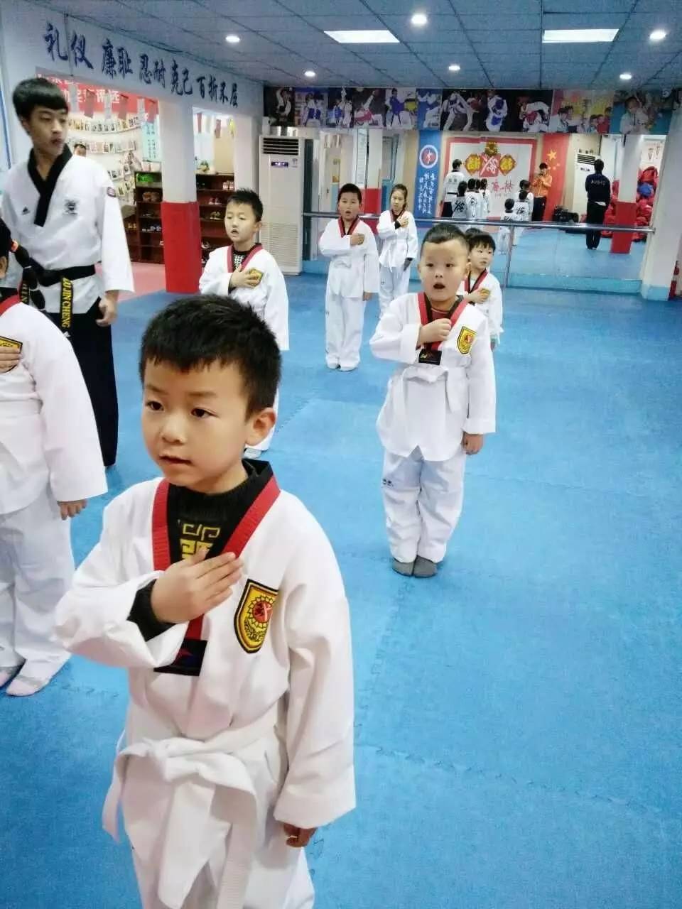 “抵抗寒冷和感冒打针说拜拜”-“全民健身大拜年”之林武跆拳道抗寒训练营活动(图1)