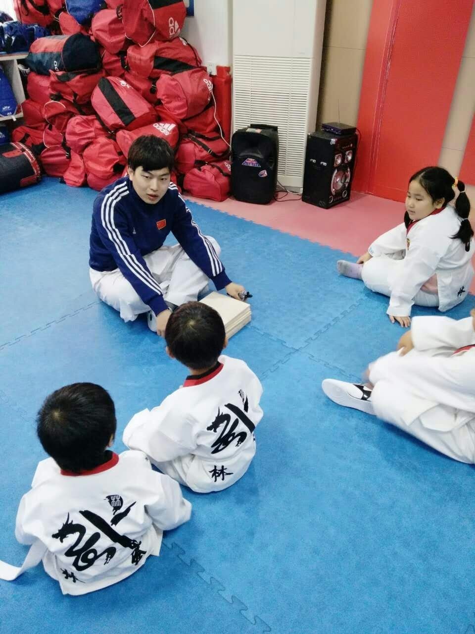 “抵抗寒冷和感冒打针说拜拜”-“全民健身大拜年”之林武跆拳道抗寒训练营活动(图2)