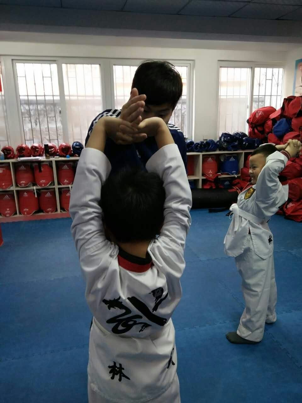 “抵抗寒冷和感冒打针说拜拜”-“全民健身大拜年”之林武跆拳道抗寒训练营活动(图4)