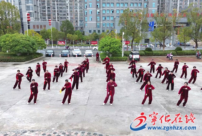 宁化县太极健身俱乐部：鸣炮开练闹元宵(图1)