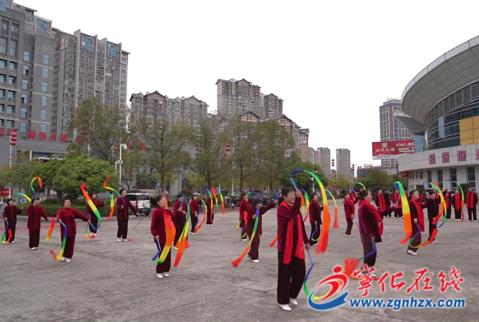 宁化县太极健身俱乐部：鸣炮开练闹元宵(图2)